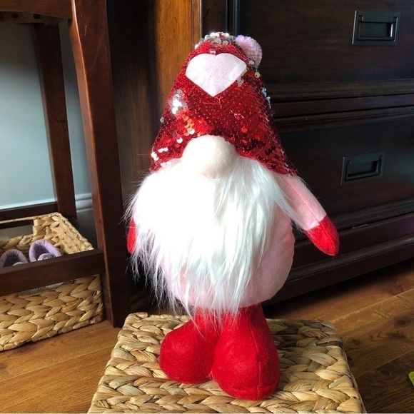 Revisable Sequence Valentine's Day Gnome - Picture 1 of 6